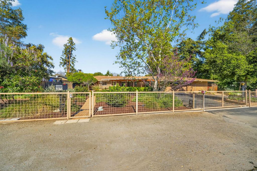 Image 1 of property listing at 4872 N Arcade Avenue, Fresno, CA 93704