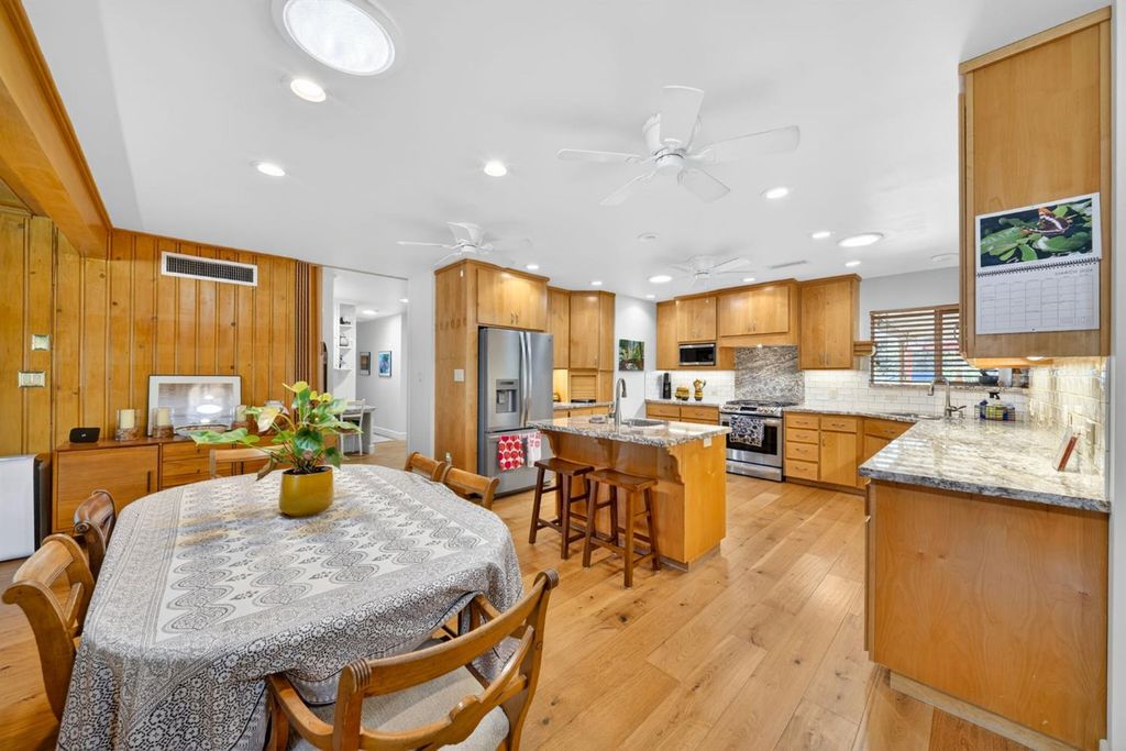 Image 20 of property listing at 4872 N Arcade Avenue, Fresno, CA 93704