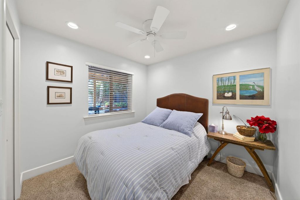 Image 25 of property listing at 4872 N Arcade Avenue, Fresno, CA 93704