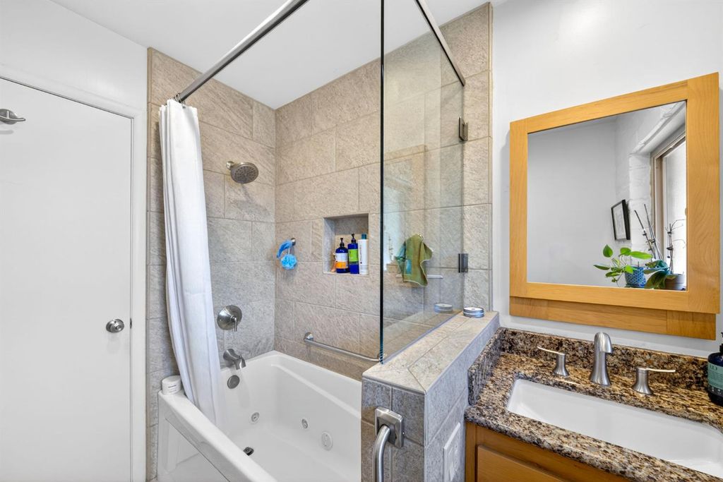 Image 33 of property listing at 4872 N Arcade Avenue, Fresno, CA 93704