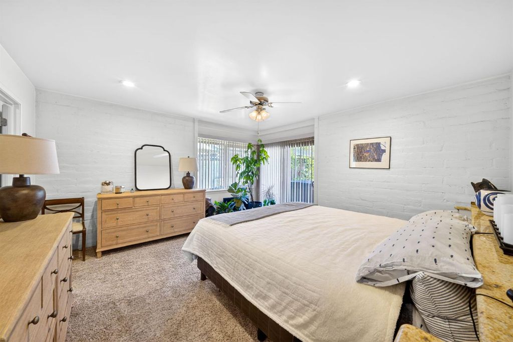 Image 36 of property listing at 4872 N Arcade Avenue, Fresno, CA 93704