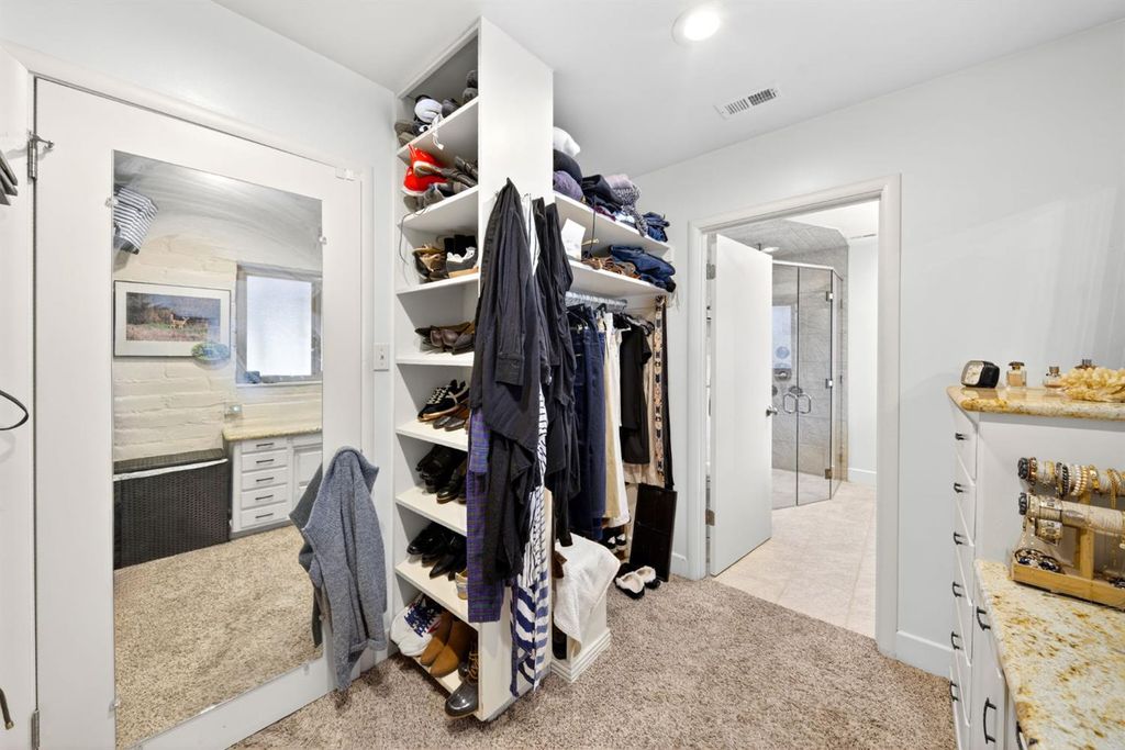 Image 37 of property listing at 4872 N Arcade Avenue, Fresno, CA 93704