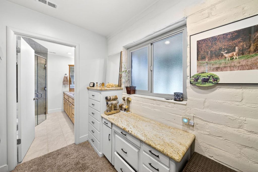 Image 38 of property listing at 4872 N Arcade Avenue, Fresno, CA 93704