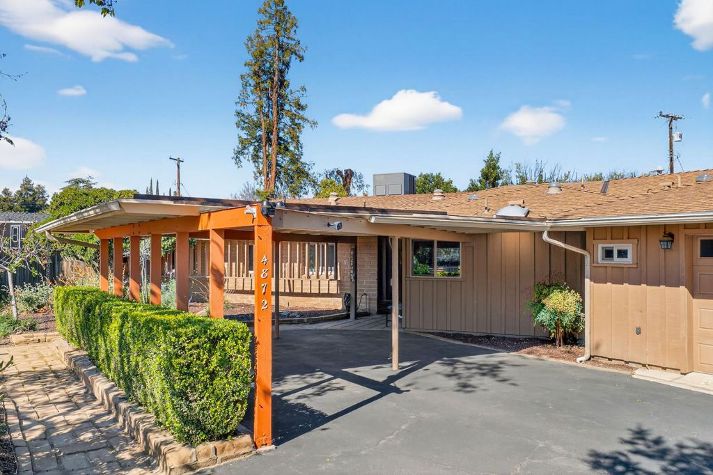 Image 4 of property listing at 4872 N Arcade Avenue, Fresno, CA 93704