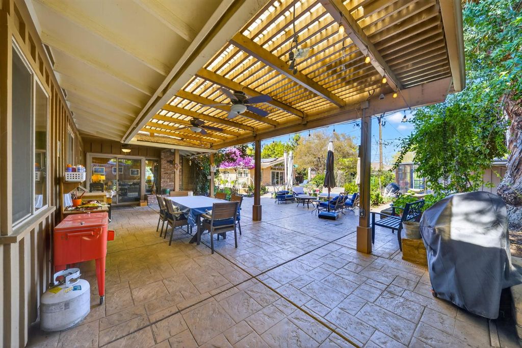 Image 43 of property listing at 4872 N Arcade Avenue, Fresno, CA 93704