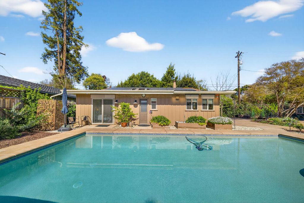 Image 46 of property listing at 4872 N Arcade Avenue, Fresno, CA 93704