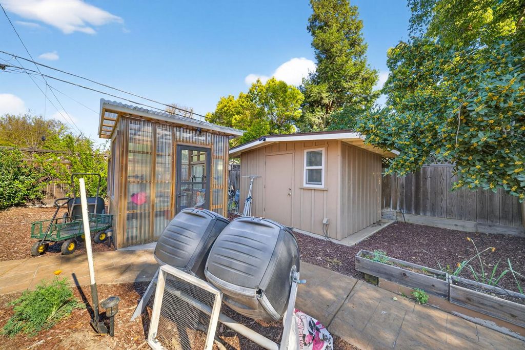 Image 50 of property listing at 4872 N Arcade Avenue, Fresno, CA 93704