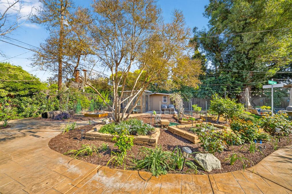 Image 51 of property listing at 4872 N Arcade Avenue, Fresno, CA 93704