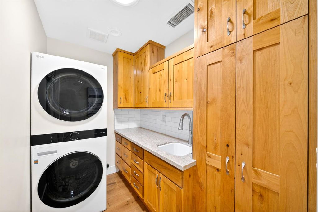 Image 68 of property listing at 4872 N Arcade Avenue, Fresno, CA 93704