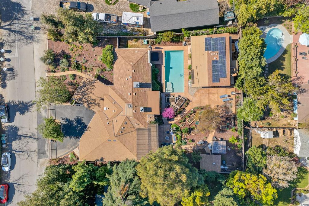 Image 75 of property listing at 4872 N Arcade Avenue, Fresno, CA 93704