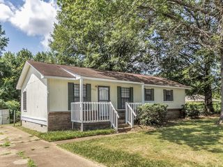 2955 LAKE PARK RD, Memphis, TN 38127