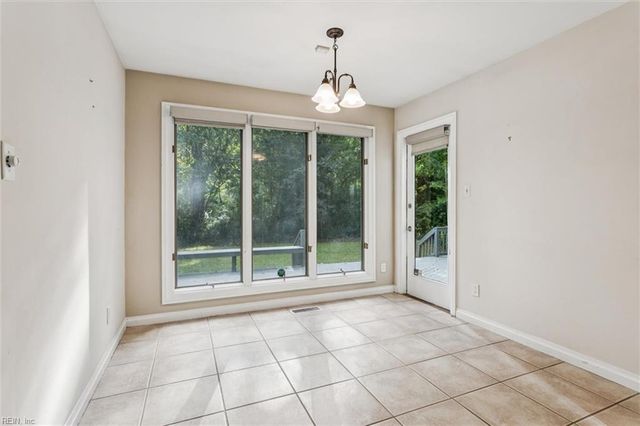 812 Coverdale LN, Virginia Beach, VA 23452