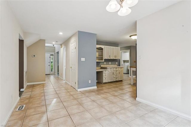 812 Coverdale LN, Virginia Beach, VA 23452