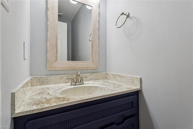 812 Coverdale LN, Virginia Beach, VA 23452