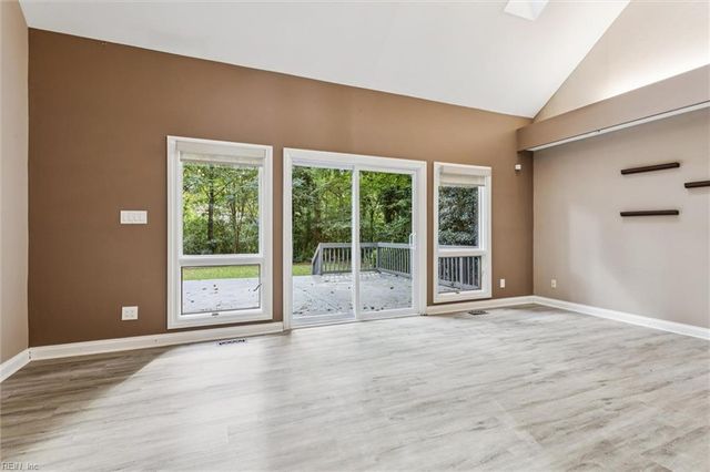 812 Coverdale LN, Virginia Beach, VA 23452