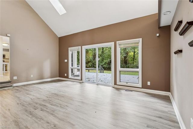 812 Coverdale LN, Virginia Beach, VA 23452