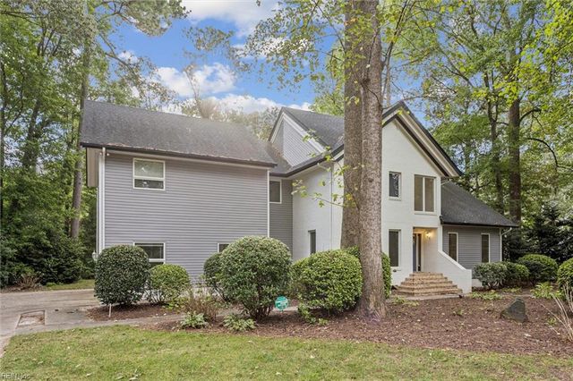 812 Coverdale LN, Virginia Beach, VA 23452