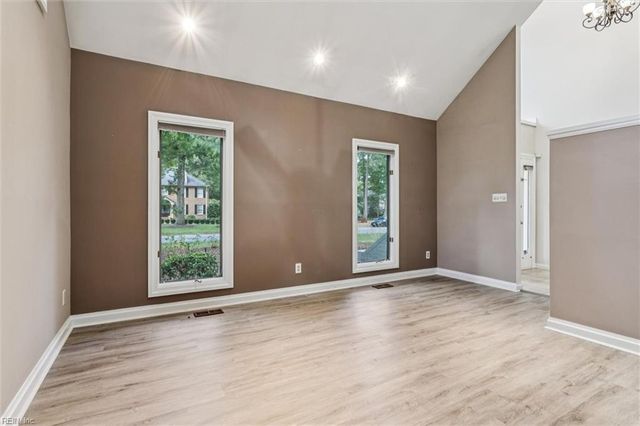 812 Coverdale LN, Virginia Beach, VA 23452