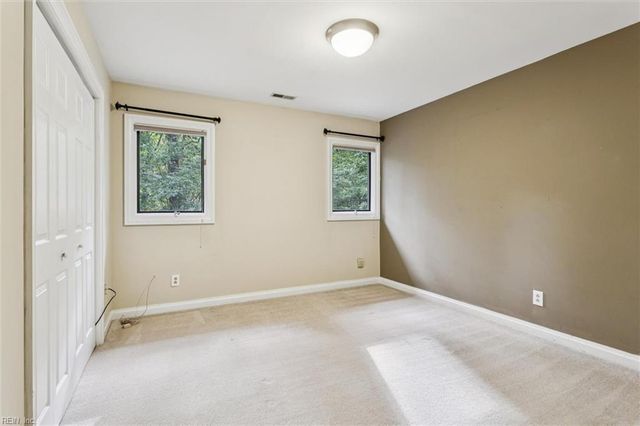 812 Coverdale LN, Virginia Beach, VA 23452