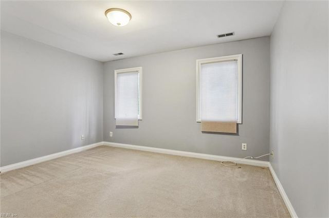 812 Coverdale LN, Virginia Beach, VA 23452