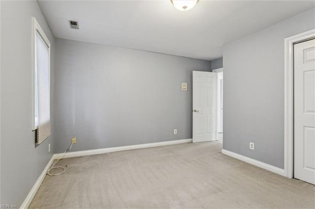 812 Coverdale LN, Virginia Beach, VA 23452