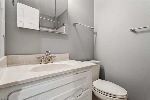 812 Coverdale LN, Virginia Beach, VA 23452