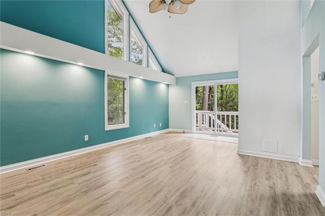 812 Coverdale LN, Virginia Beach, VA 23452