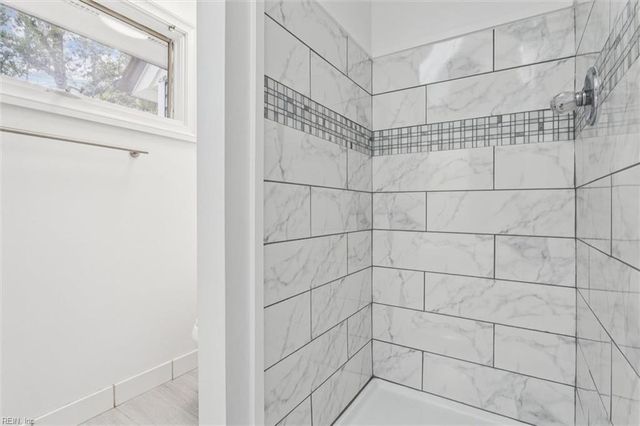 812 Coverdale LN, Virginia Beach, VA 23452