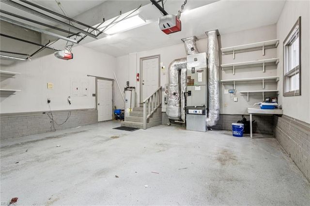 812 Coverdale LN, Virginia Beach, VA 23452