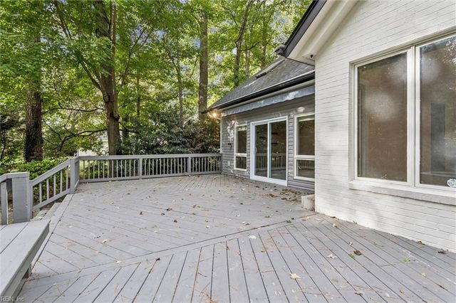 812 Coverdale LN, Virginia Beach, VA 23452