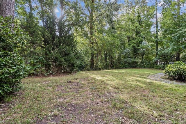 812 Coverdale LN, Virginia Beach, VA 23452