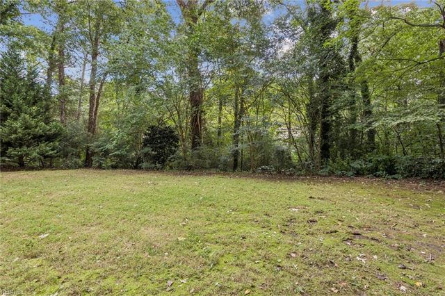 812 Coverdale LN, Virginia Beach, VA 23452