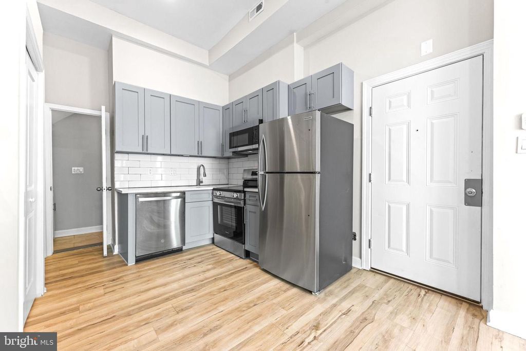 Image 11 of property listing at 1927 SAINT PAUL ST, Baltimore, MD 21218
