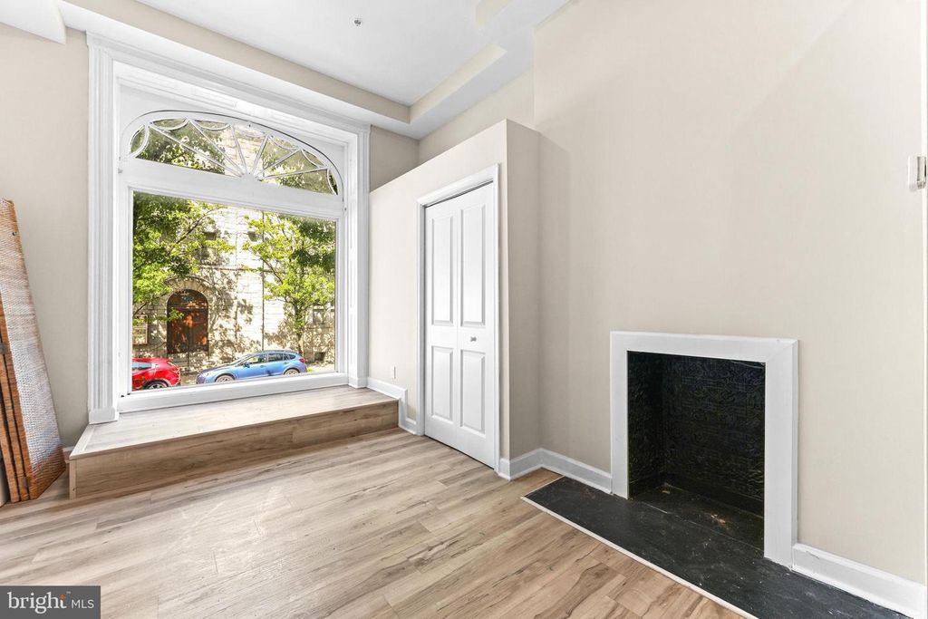 Image 15 of property listing at 1927 SAINT PAUL ST, Baltimore, MD 21218