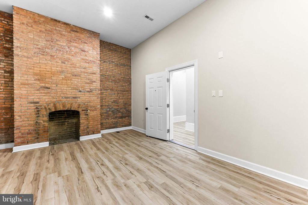 Image 22 of property listing at 1927 SAINT PAUL ST, Baltimore, MD 21218