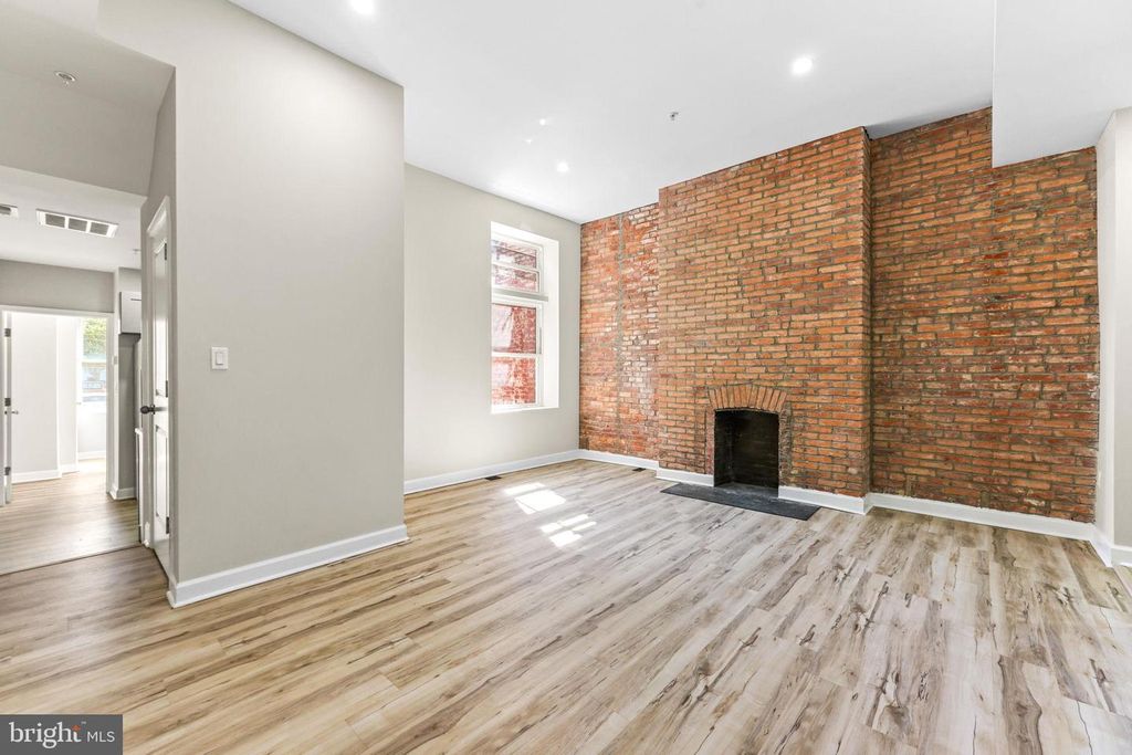 Image 27 of property listing at 1927 SAINT PAUL ST, Baltimore, MD 21218