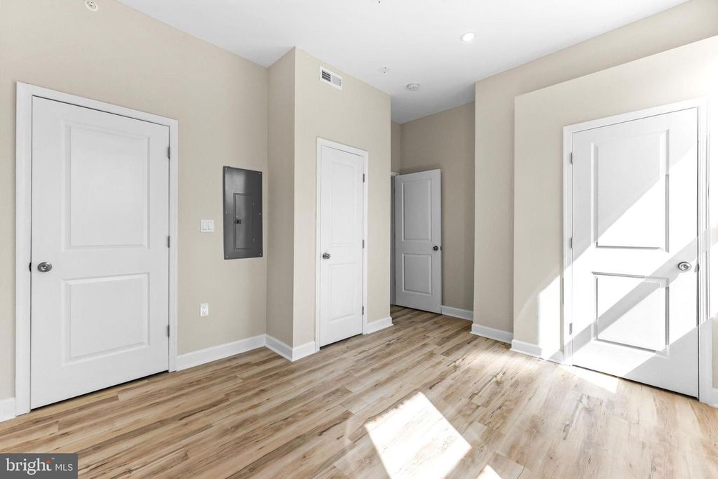 Image 34 of property listing at 1927 SAINT PAUL ST, Baltimore, MD 21218