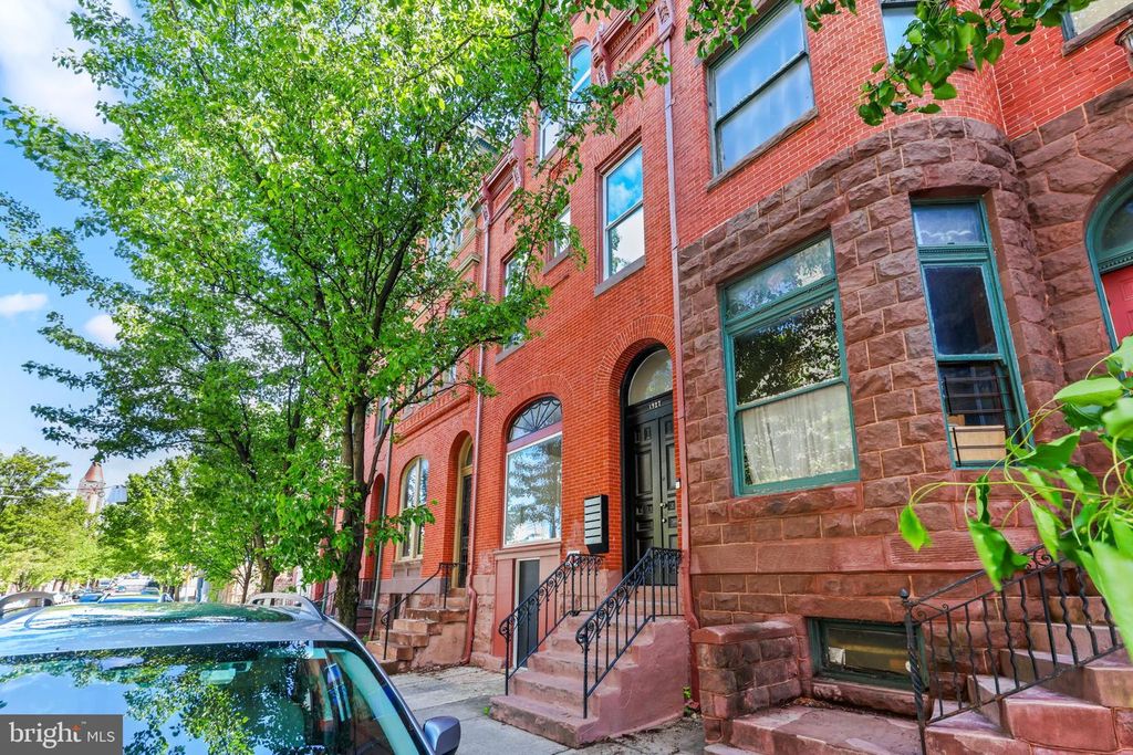 Image 4 of property listing at 1927 SAINT PAUL ST, Baltimore, MD 21218