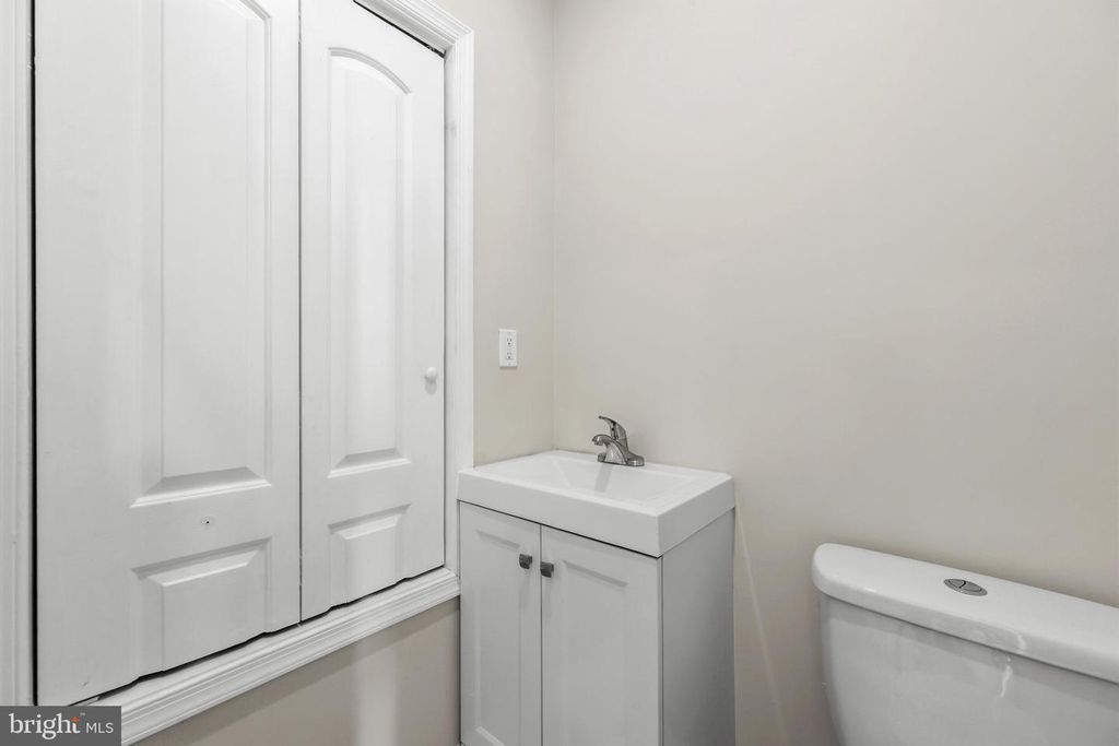 Image 43 of property listing at 1927 SAINT PAUL ST, Baltimore, MD 21218