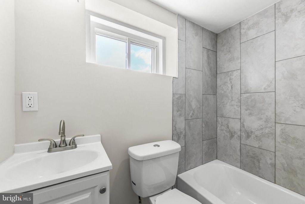 Image 51 of property listing at 1927 SAINT PAUL ST, Baltimore, MD 21218