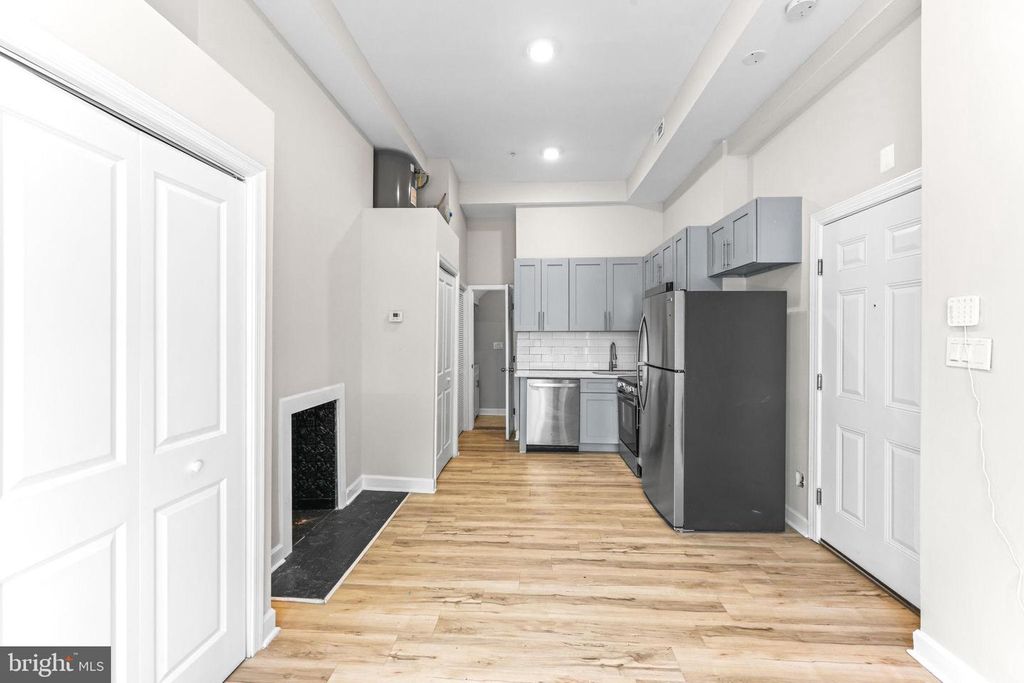 Image 9 of property listing at 1927 SAINT PAUL ST, Baltimore, MD 21218