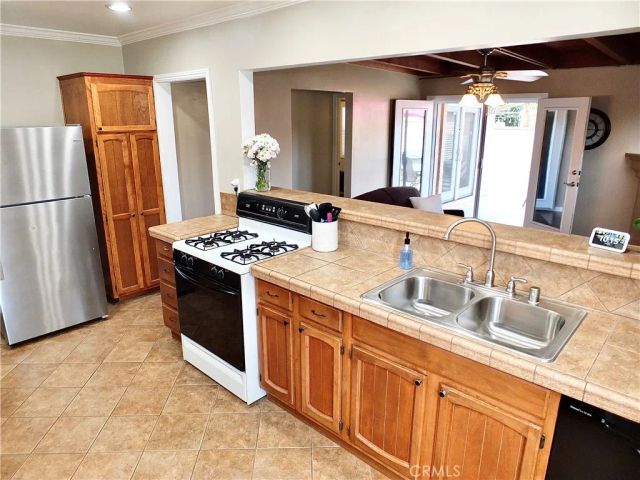 3903 N Studebaker, Long Beach, CA 90808