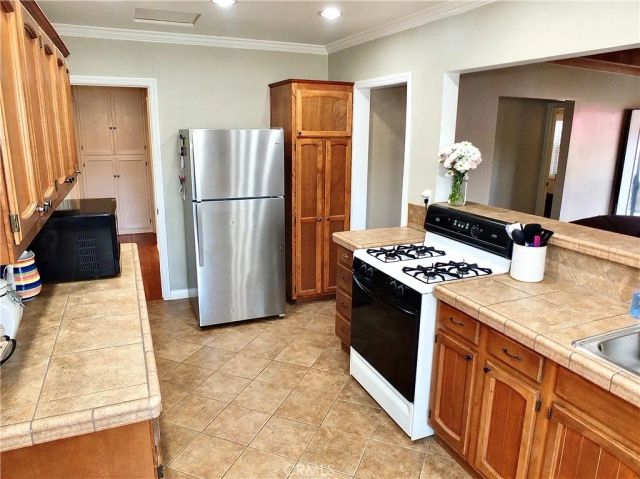 3903 N Studebaker, Long Beach, CA 90808