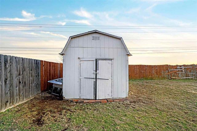 12 NW Valley Ridge Rd, Lawton, OK 73505