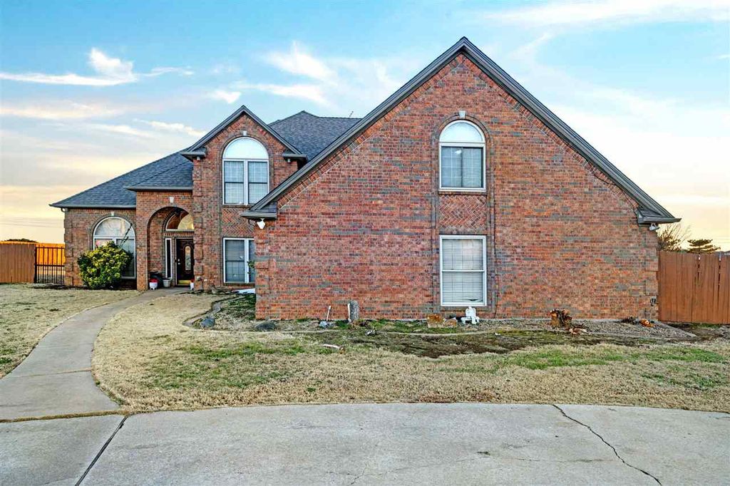 12 NW Valley Ridge Rd, Lawton, OK 73505