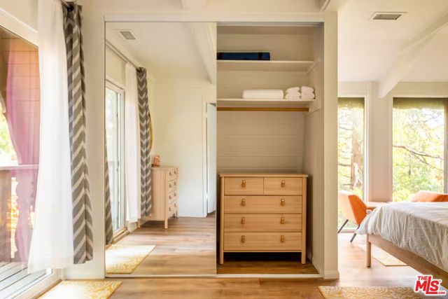 24310 Altdorf Drive, Crestline, CA 92325