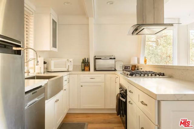 24310 Altdorf Drive, Crestline, CA 92325