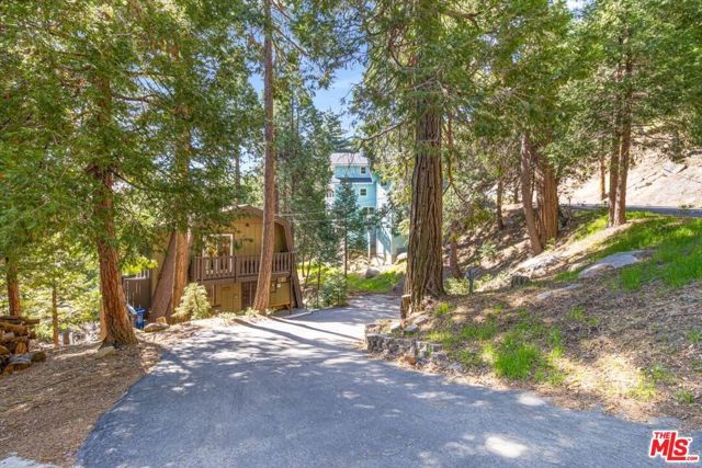 24310 Altdorf Drive, Crestline, CA 92325