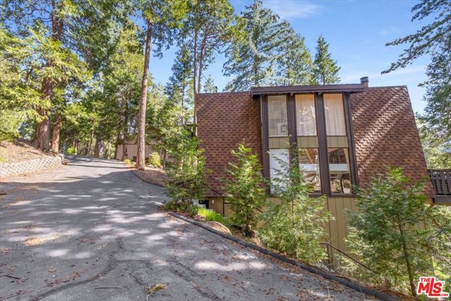 24310 Altdorf Drive, Crestline, CA 92325