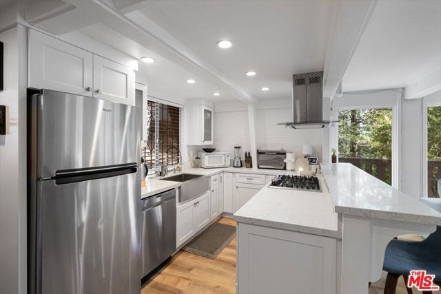 24310 Altdorf Drive, Crestline, CA 92325